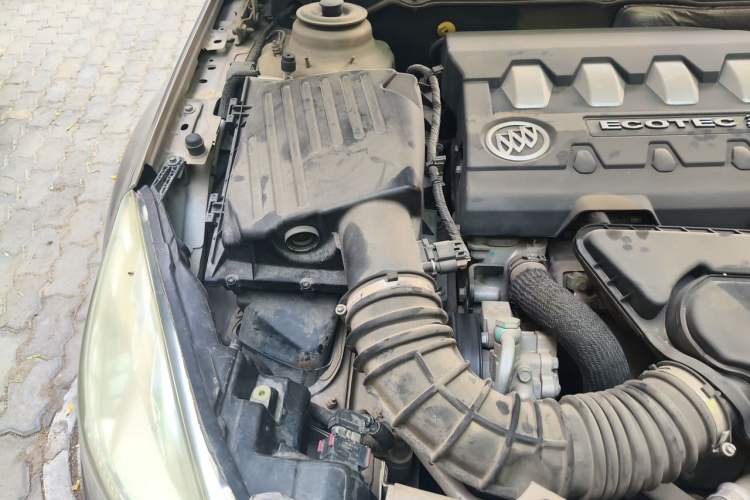 Used Buick Regal 2012 2.4L SIDI Elite Edition Engine Bay Right