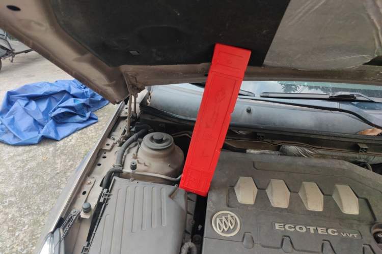 Used Buick Regal 2012 2.0L Comfort Edition Engine Bay Right