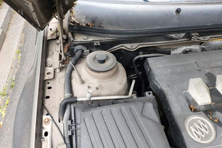 Used Buick Regal 2012 2.0L Comfort Edition Engine Bay Right