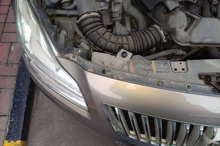 Used Buick Regal 2012 2.0L Comfort Edition Engine Bay Right