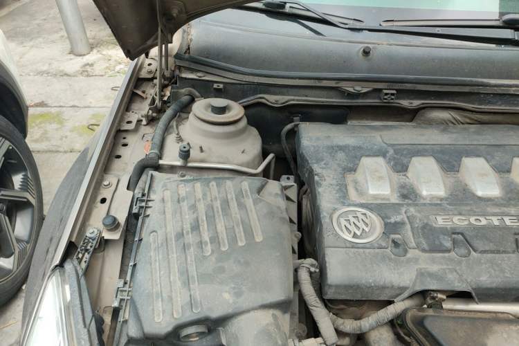 Used Buick Regal 2012 2.0L Comfort Edition Engine Bay Right