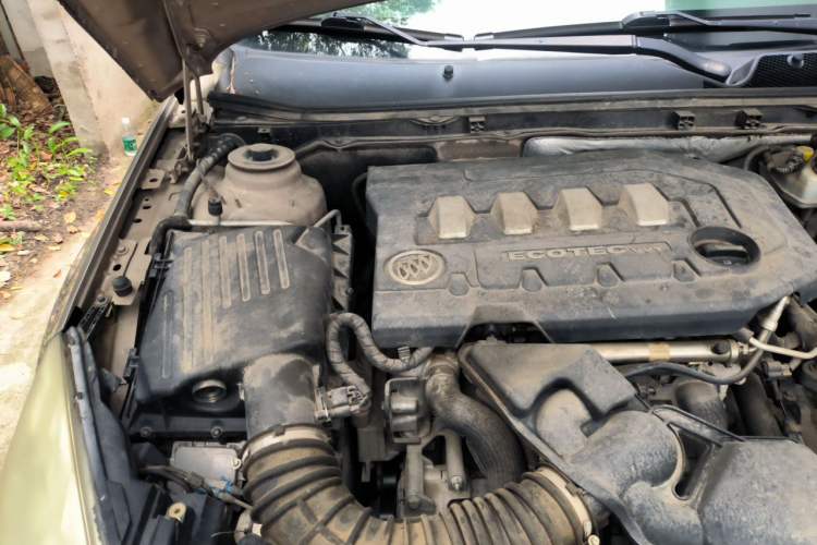 Used Buick Regal 2012 2.0L Comfort Edition Engine Bay Right