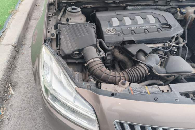 Used Buick Regal 2012 2.0L Comfort Edition Engine Bay Right