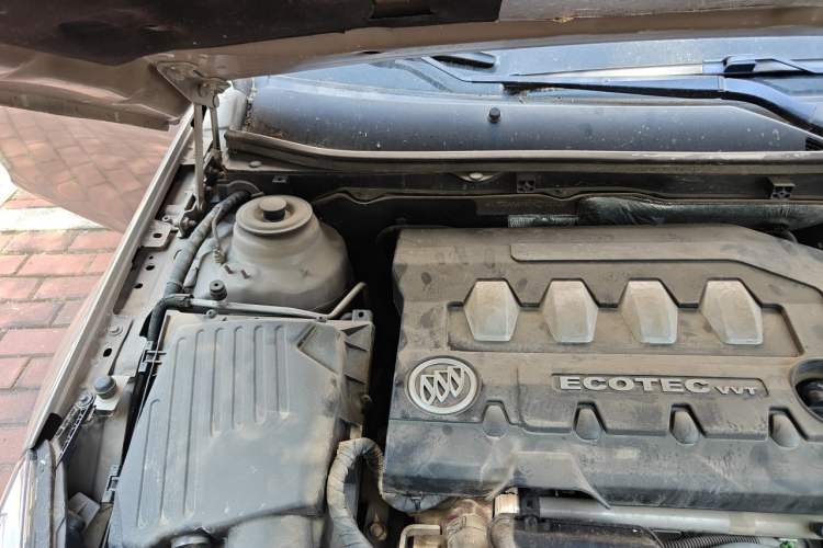 Used Buick Regal 2012 2.0L Comfort Edition Engine Bay Right