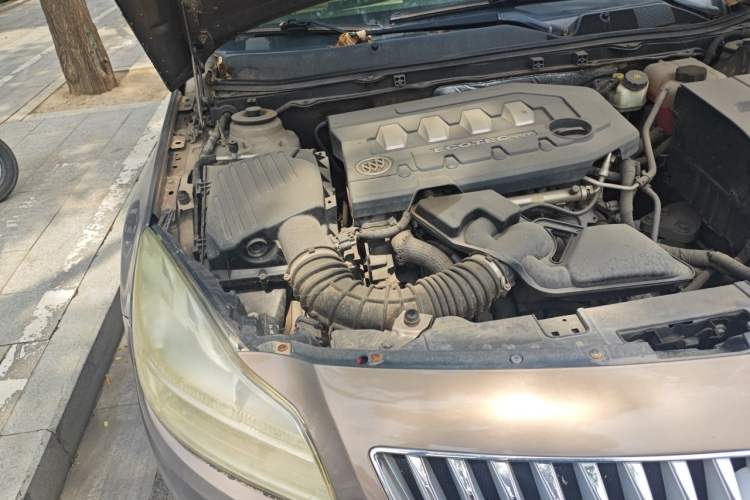 Used Buick Regal 2012 2.0L Comfort Edition Engine Bay Right