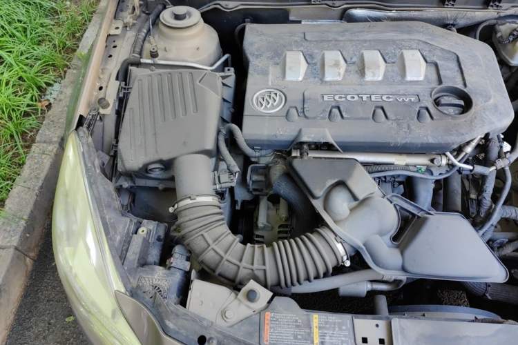 Used Buick Regal 2012 2.0L Comfort Edition Engine Bay Right