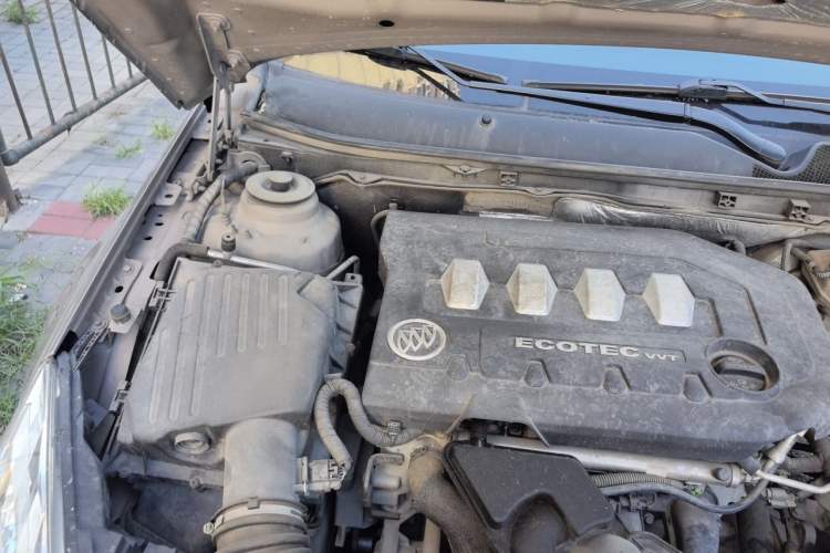 Used Buick Regal 2012 2.0L Comfort Edition Engine Bay Right