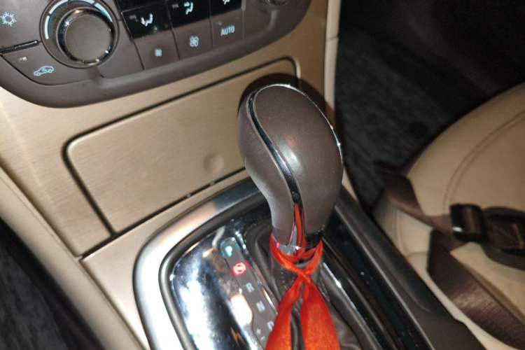 Used Buick Regal 2012 2.4L SIDI Elite Edition Gear Lever