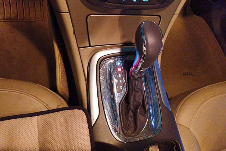 Used Buick Regal 2012 2.0L Luxury Edition Gear Lever