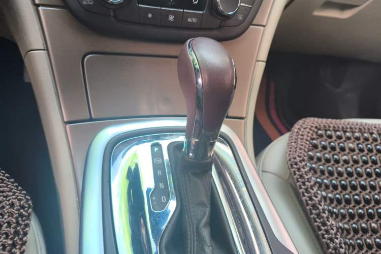 Used Buick Regal 2012 2.4L SIDI Elite Edition Gear Lever