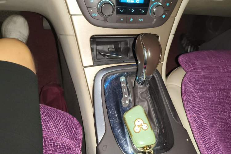 Used Buick Regal 2012 2.0L Luxury Edition Gear Lever
