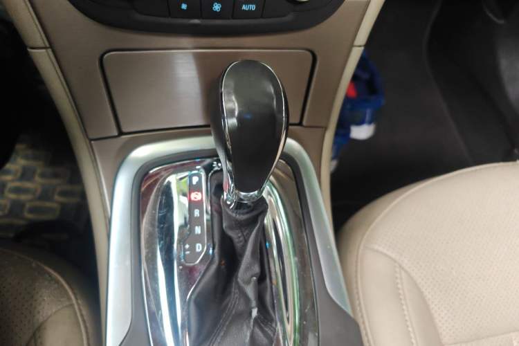 Used Buick Regal 2012 2.0L Comfort Edition Gear Lever