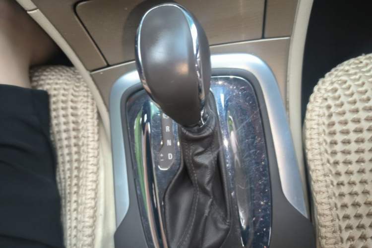 Used Buick Regal 2012 2.0L Luxury Edition Gear Lever