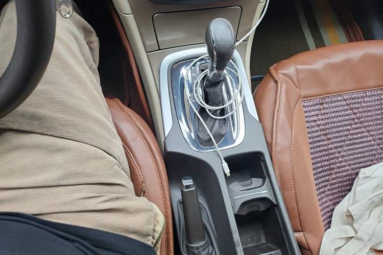 Used Buick Regal 2012 2.0L Comfort Edition Gear Lever