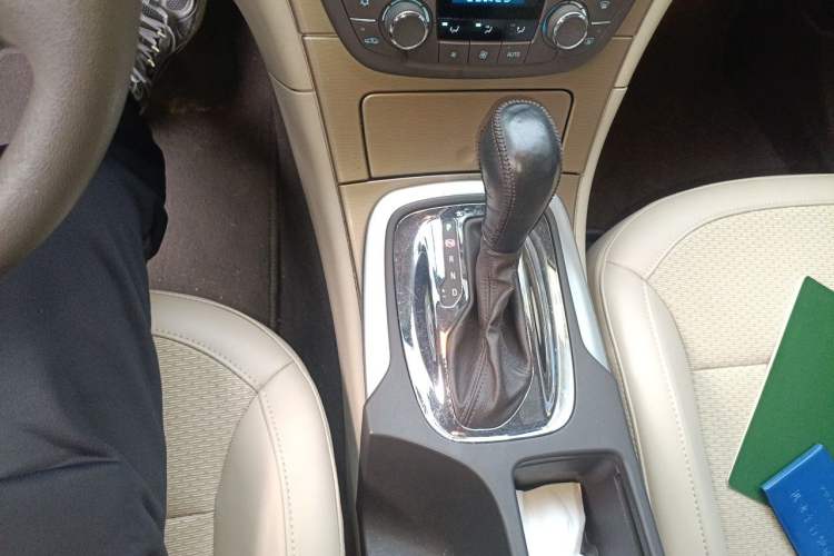 Used Buick Regal 2012 2.0L Comfort Edition Gear Lever
