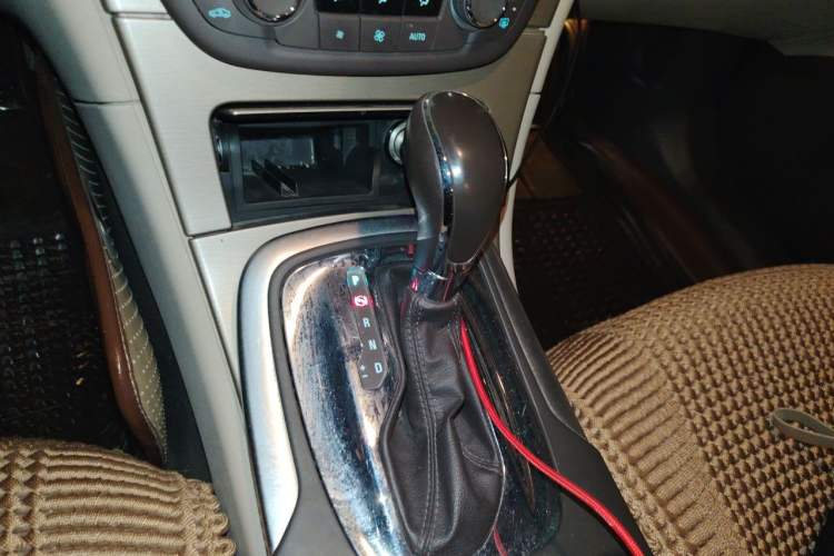 Used Buick Regal 2012 2.0L Luxury Edition Gear Lever