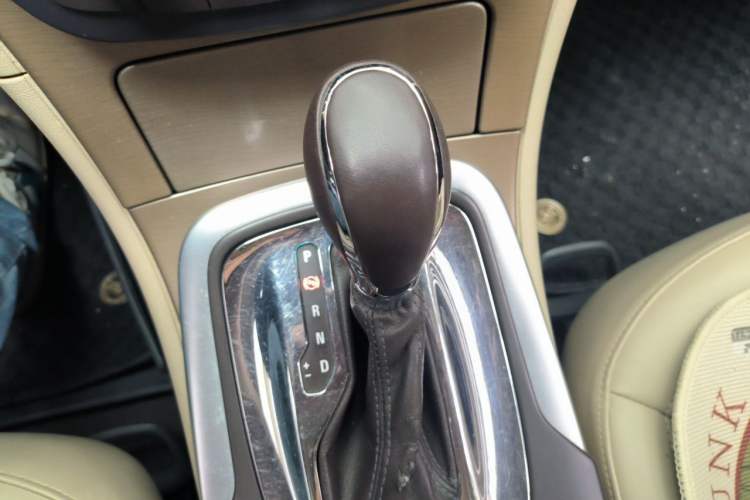 Used Buick Regal 2012 2.0L Comfort Edition Gear Lever