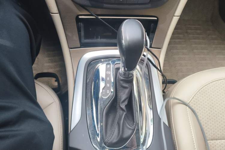 Used Buick Regal 2012 2.0L Comfort Edition Gear Lever