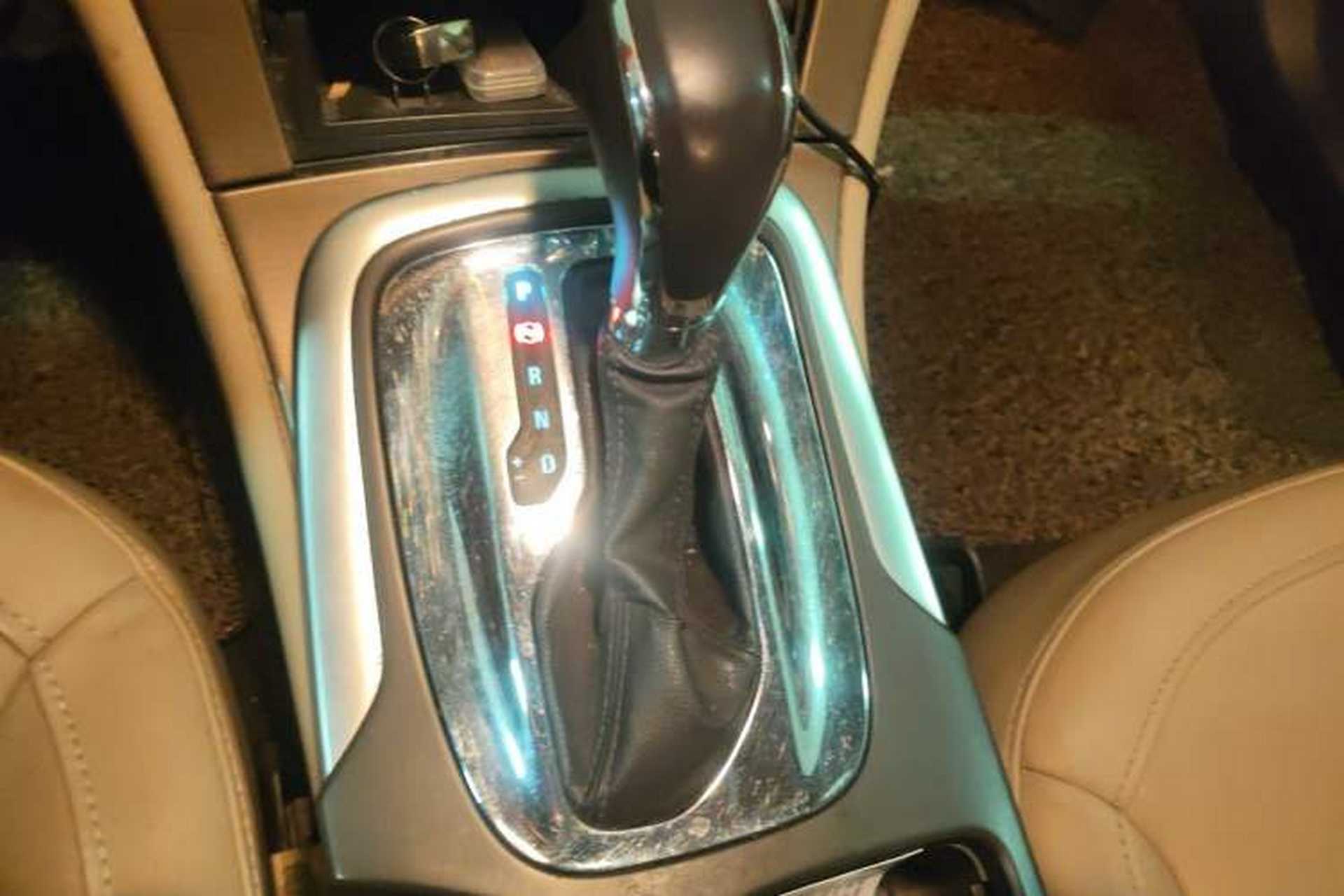 Used Buick Regal 2012 2.0L Luxury Edition Gear Lever