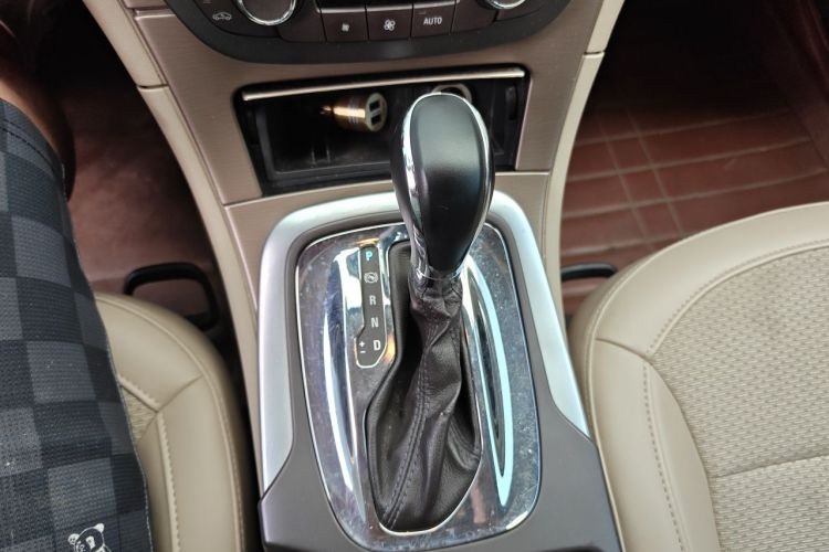 Used Buick Regal 2012 2.0L Comfort Edition Gear Lever