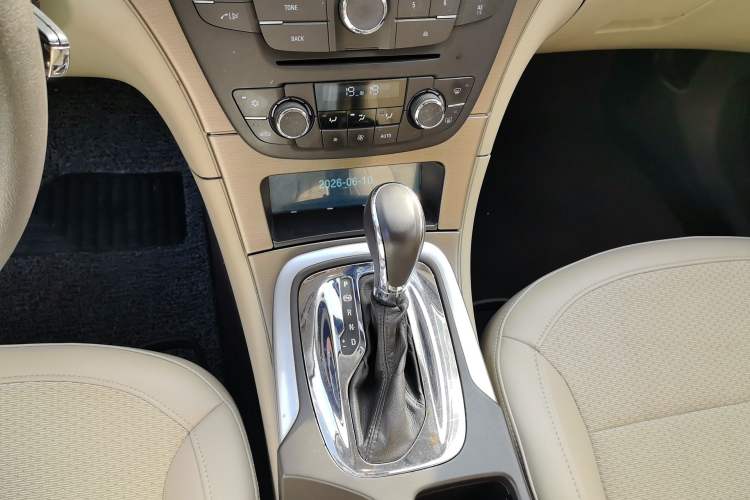 Used Buick Regal 2012 2.0L Comfort Edition Gear Lever