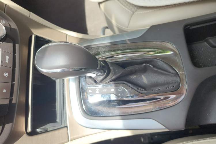 Used Buick Regal 2012 2.0L Comfort Edition Gear Lever