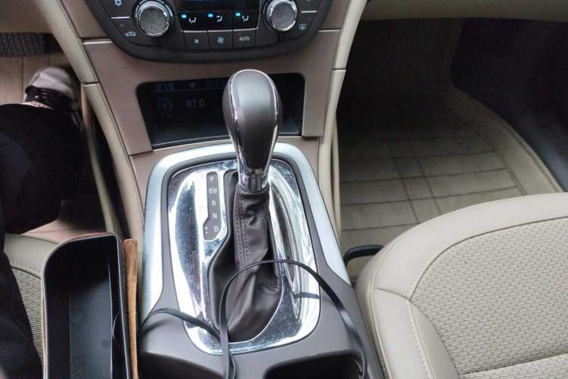 Used Buick Regal 2012 2.0L Comfort Edition Gear Lever