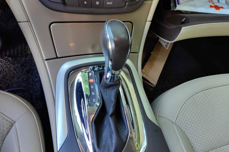 Used Buick Regal 2012 2.0L Comfort Edition Gear Lever