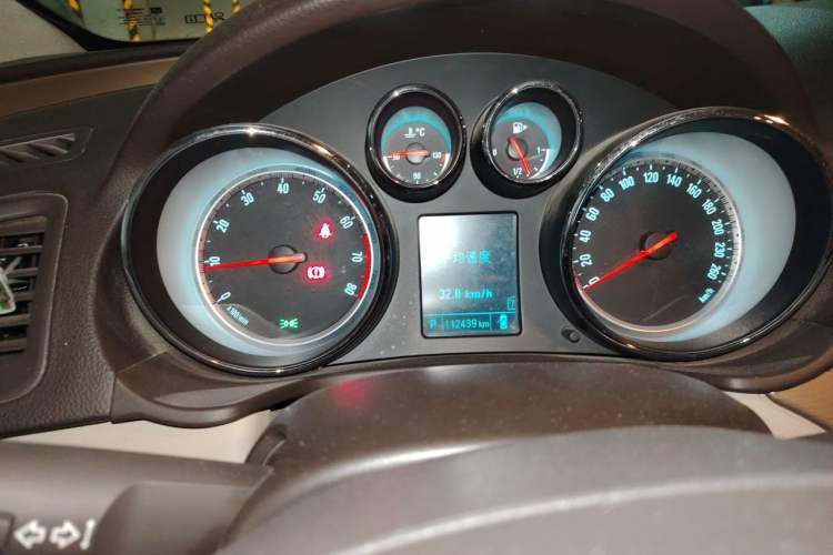 Used Buick Regal 2012 2.0L Luxury Edition Instrument Cluster