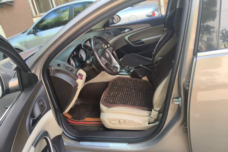 Used Buick Regal 2012 2.4L SIDI Elite Edition Left Front Seat