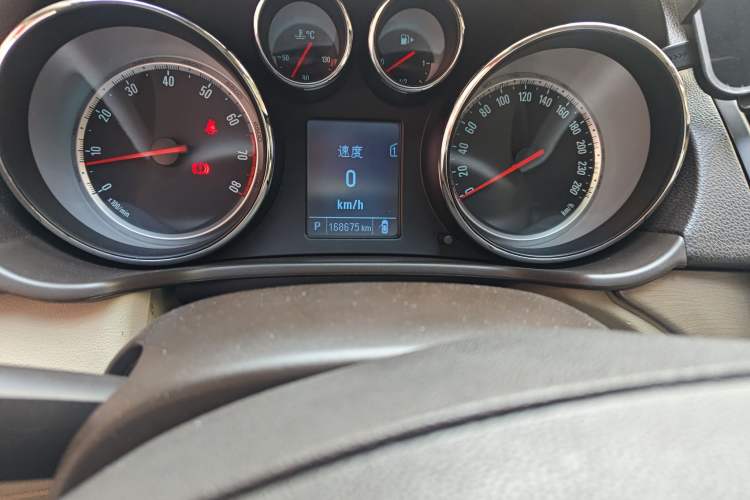 Used Buick Regal 2012 2.0L Comfort Edition Odometer Close Up