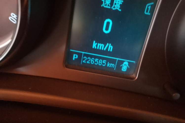 Used Buick Regal 2012 2.0L Comfort Edition Odometer Close Up