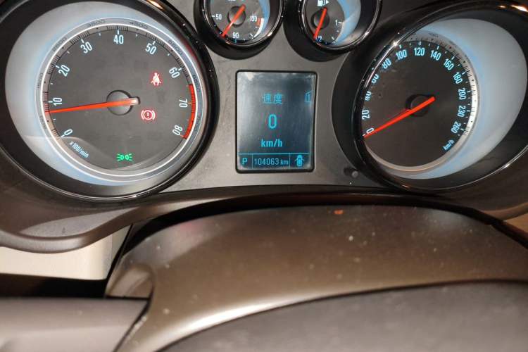 Used Buick Regal 2012 2.4L SIDI Elite Edition Odometer Close Up