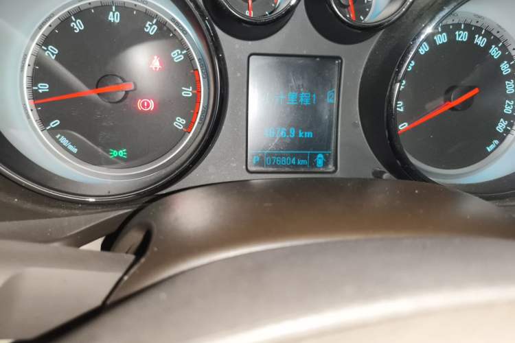 Used Buick Regal 2012 2.0L Luxury Edition Odometer Close Up