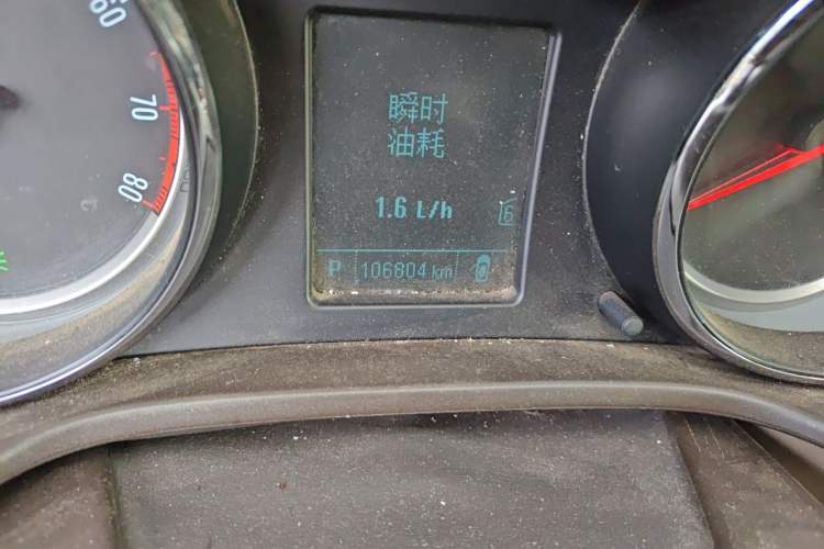 Used Buick Regal 2012 2.0L Comfort Edition Odometer Close Up