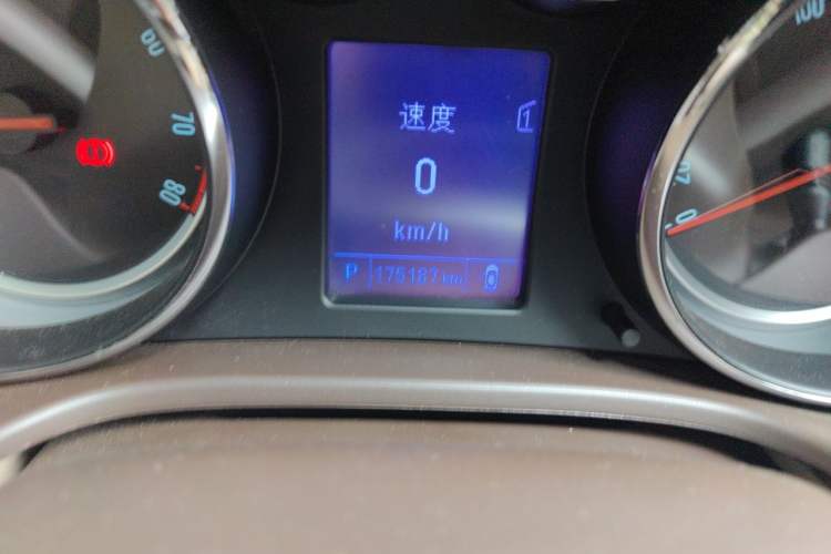Used Buick Regal 2012 2.0L Comfort Edition Odometer Close Up