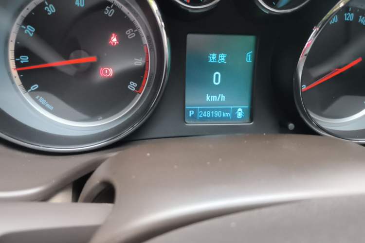 Used Buick Regal 2012 2.0L Luxury Edition Odometer Close Up
