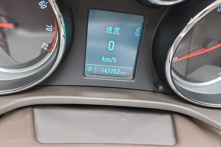 Used Buick Regal 2012 2.0L Comfort Edition Odometer Close Up