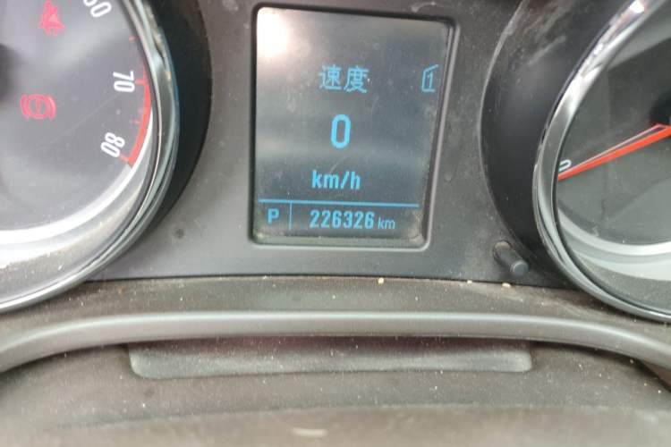 Used Buick Regal 2012 2.0L Comfort Edition Odometer Close Up