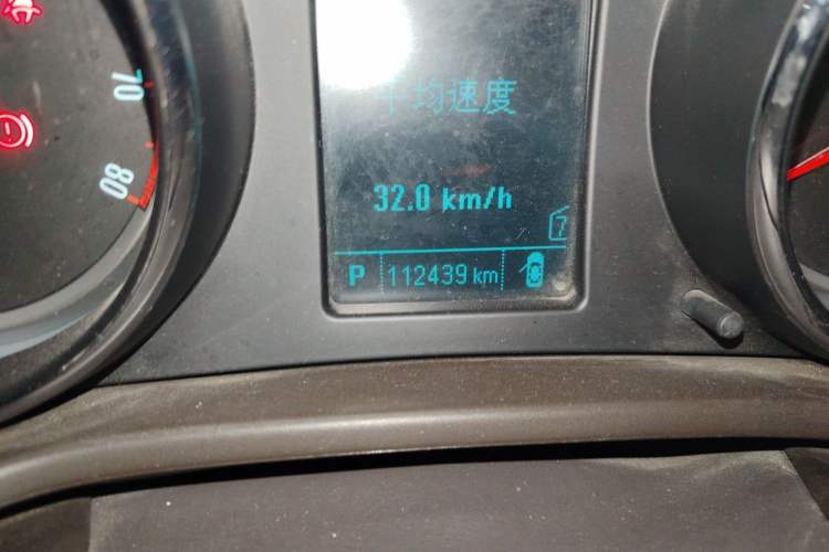 Used Buick Regal 2012 2.0L Luxury Edition Odometer Close Up
