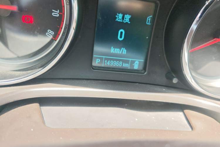 Used Buick Regal 2012 2.0L Comfort Edition Odometer Close Up