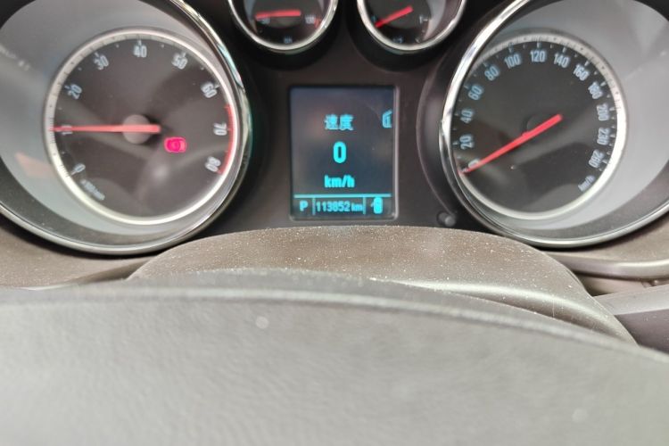 Used Buick Regal 2012 2.0L Comfort Edition Odometer Close Up