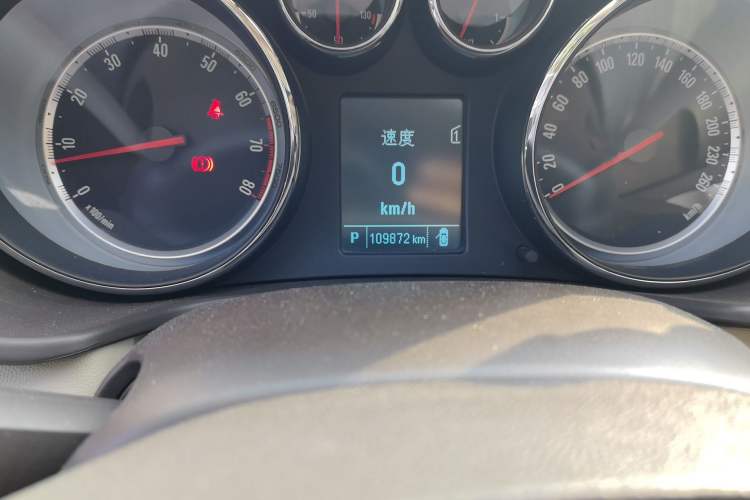 Used Buick Regal 2012 2.0L Comfort Edition Odometer Close Up
