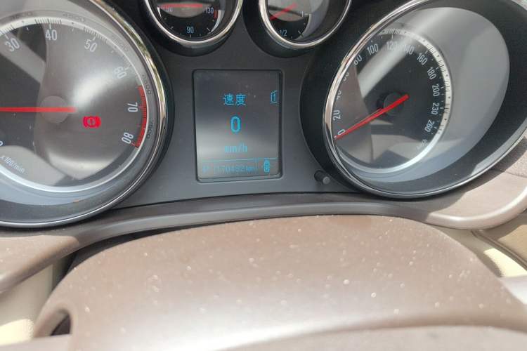 Used Buick Regal 2012 2.0L Comfort Edition Odometer Close Up