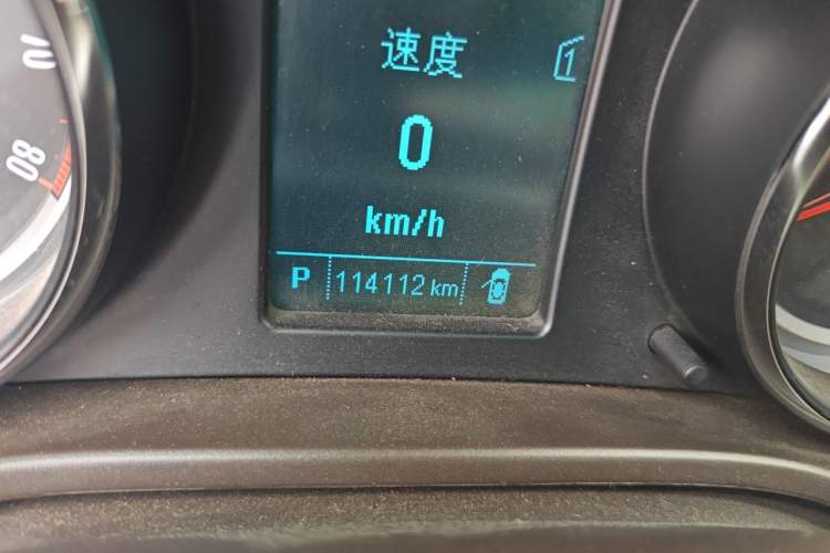 Used Buick Regal 2012 2.0L Comfort Edition Odometer Close Up