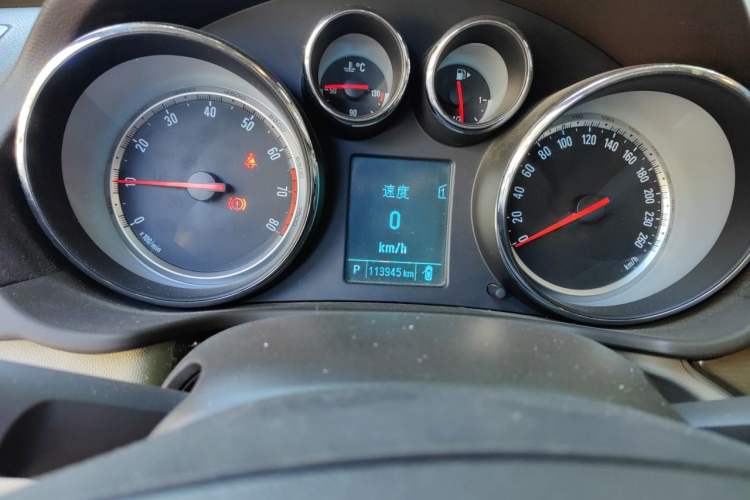 Used Buick Regal 2012 2.0L Comfort Edition Odometer Close Up