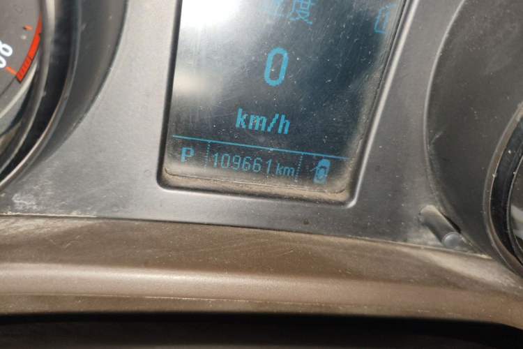 Used Buick Regal 2012 2.0L Luxury Edition Odometer Close Up