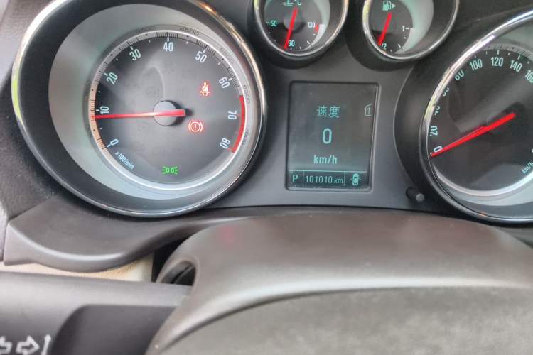 Used Buick Regal 2012 2.0L Luxury Edition Odometer Close Up