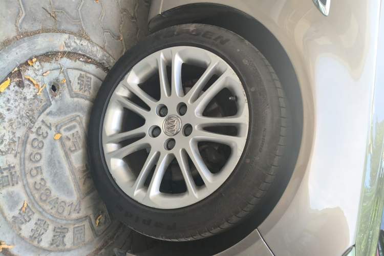 Used Buick Regal 2012 2.4L SIDI Elite Edition Right Front Wheel Hub