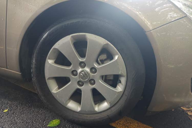 Used Buick Regal 2012 2.0L Comfort Edition Right Front Wheel Hub